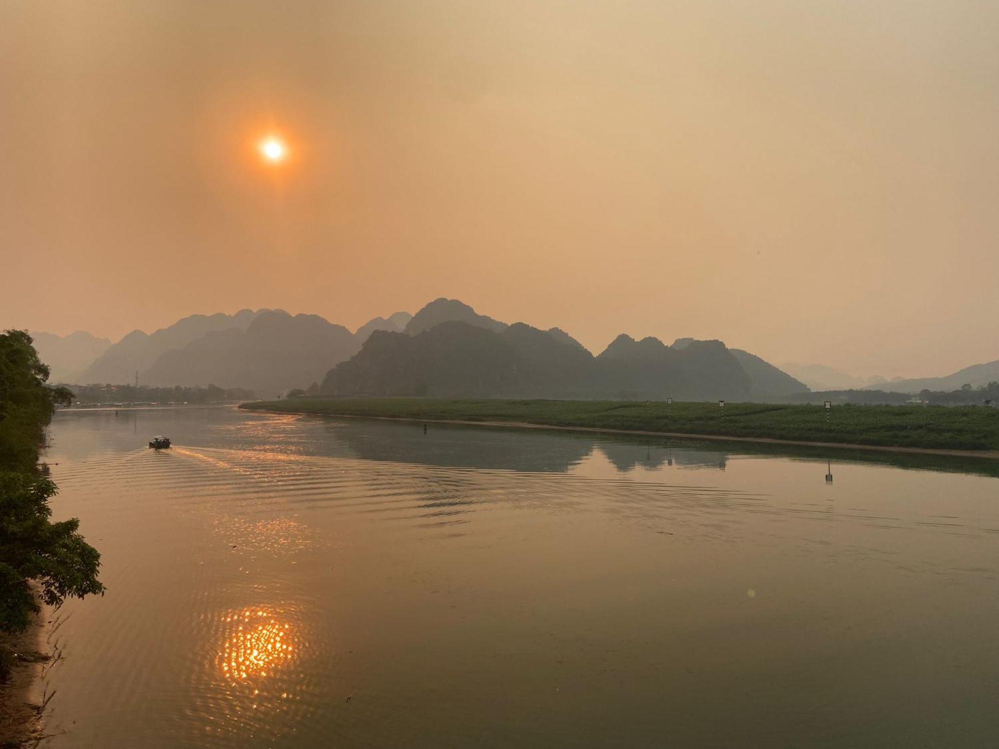 Hahaland Hotel Phong Nha Exterior photo